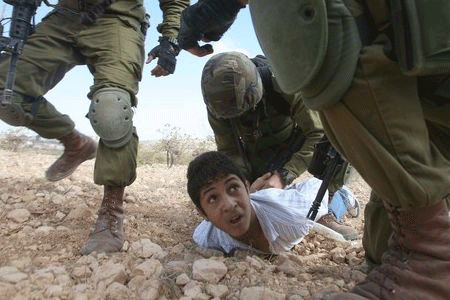 Niños palestinos en arresto domiciliario